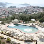 Blue Horizon Aparthotel
